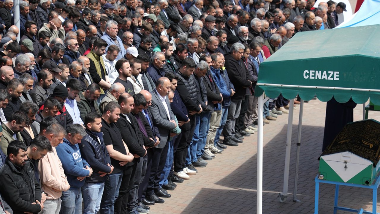 670844928 17950102041128749 3984108841381678813 N