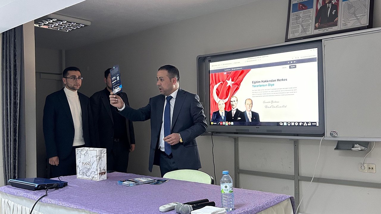 671125702 17954335974107896 7036975698998440925 N