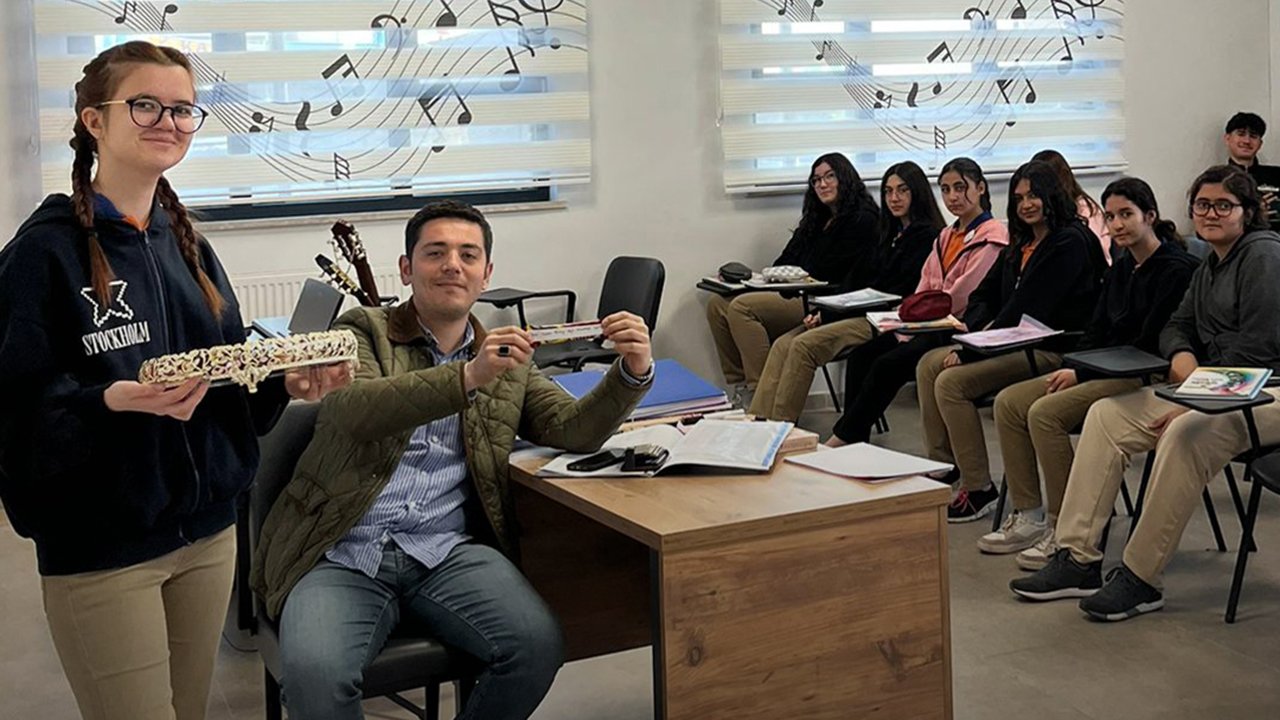 Selin Şahin Ortaokulu öğrencilerinden öğretmenlerine anlamlı destek