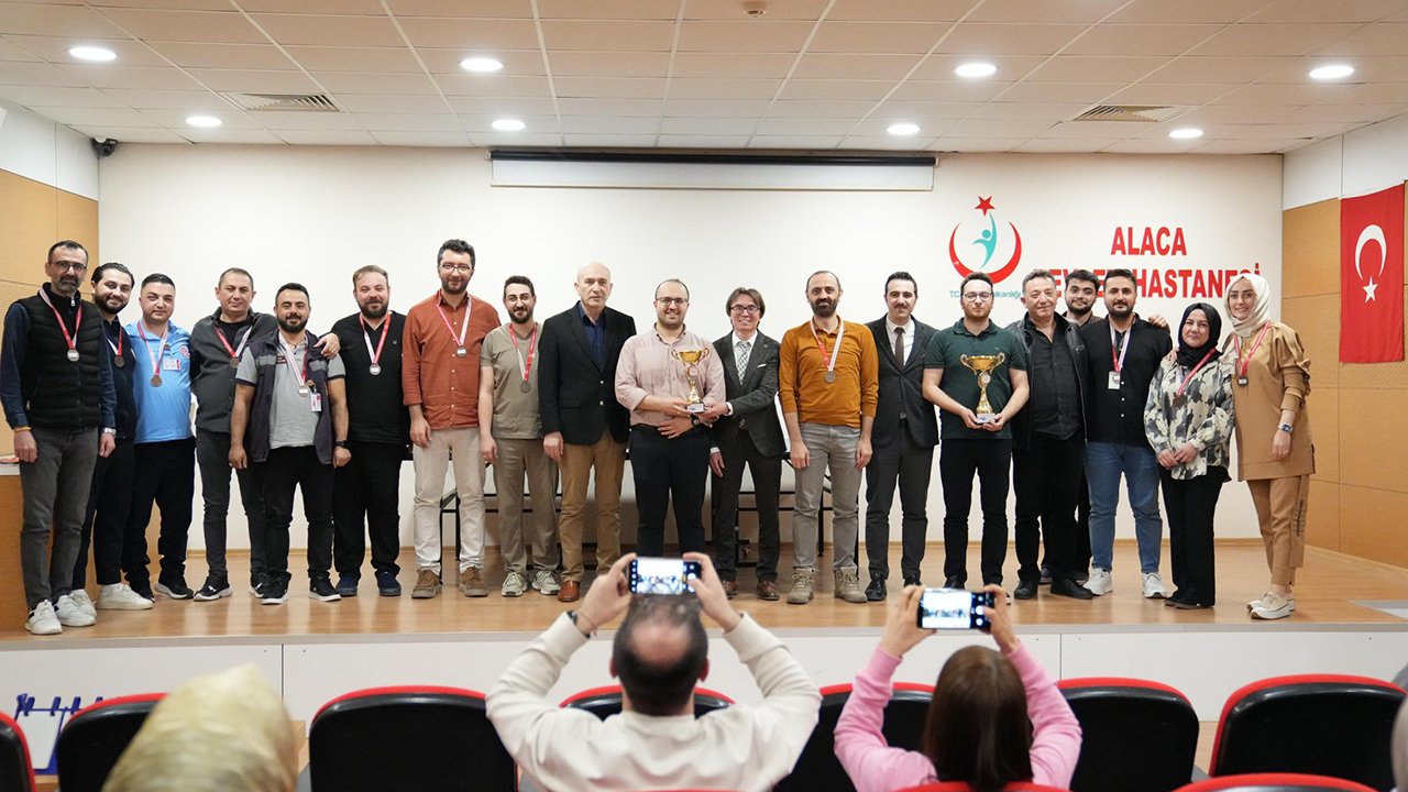 Alaca Devlet Hastanesi’nde masa tenisi turnuvası tamamlandı