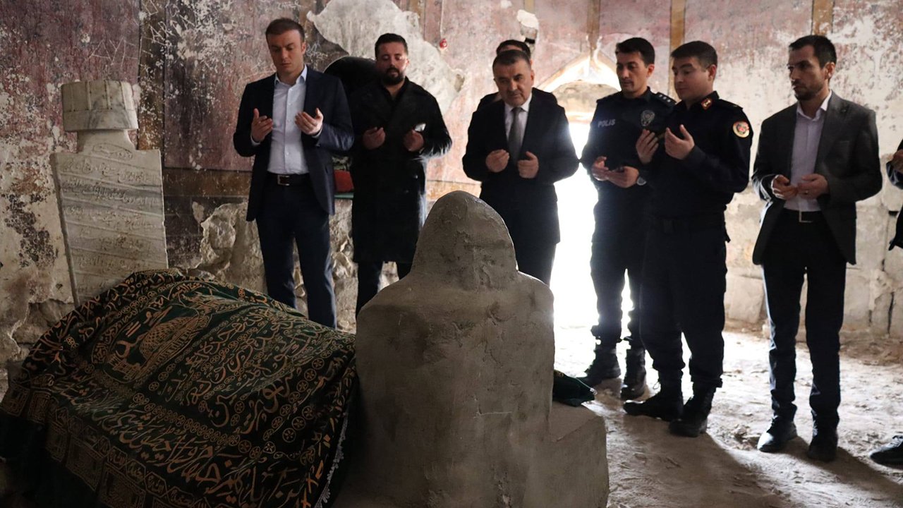 Huseyingaziturbesi (4)