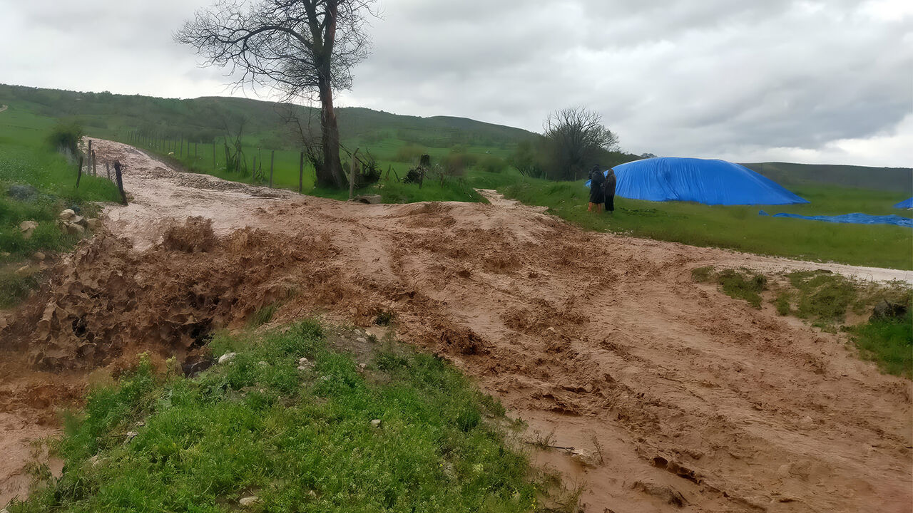 Alaca'da dereler taştı, tarım arazileri su altında kaldı