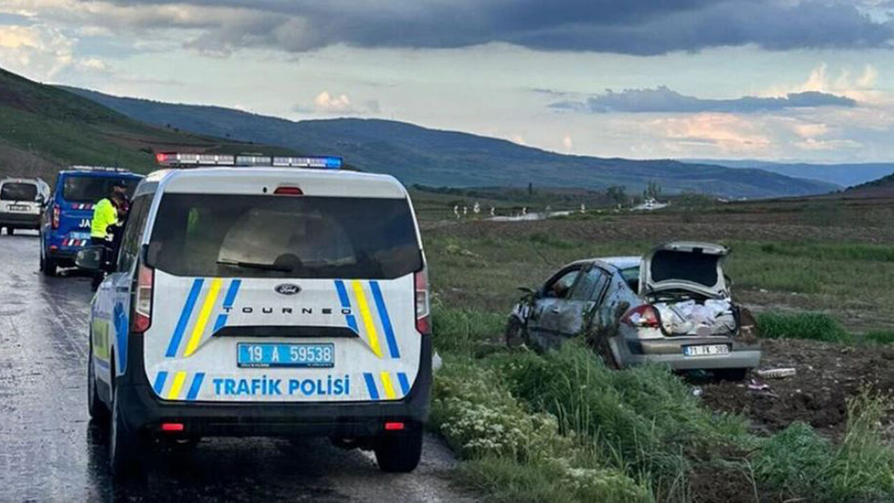 Alaca'da kontrolden çıkan otomobil takla attı: 5 yaralı
