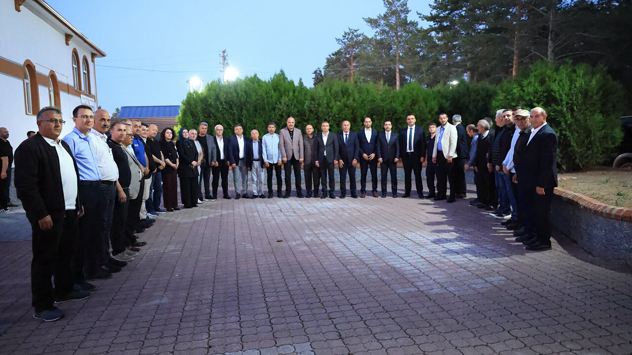 Çorum'da tayinleri çıkan isimler için veda yemeği