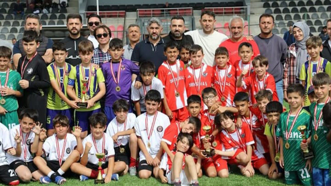 Alaca'da miniklerin kupasında zafer ARCA Çorum FK'nın