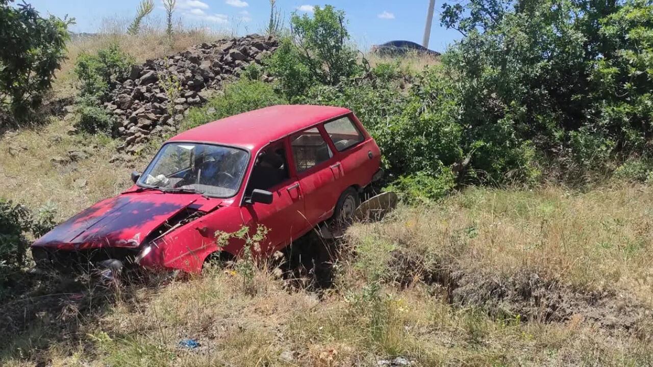 Otomobil dereye uçtu: Kaza ucuz atlatıldı