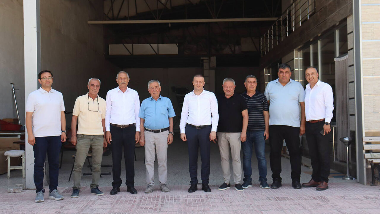 Üretimi yerinde inceledi: Firma yetkililerinden bilgi aldı