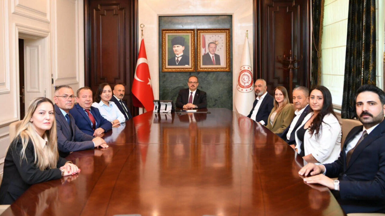 Vali Canbolat Çorumlu hemşehrilerini kabul etti