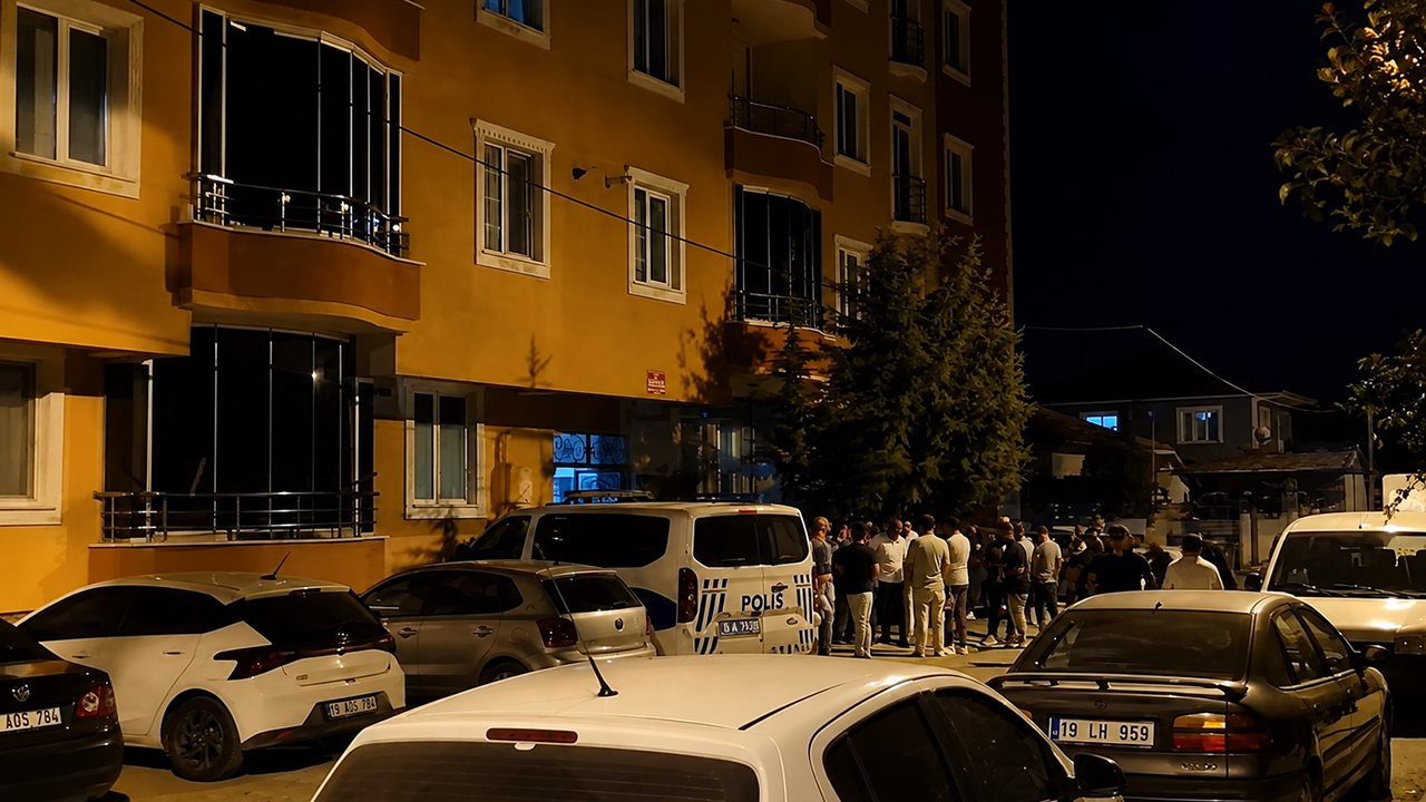 Polis memuru evinde ölü bulundu
