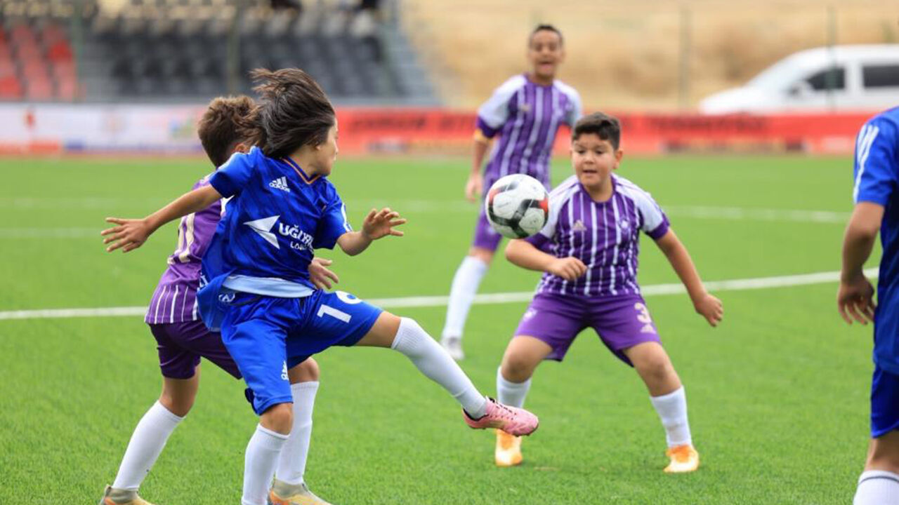 Alaca’da futbol şöleni başladı
