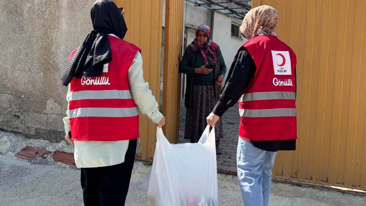 Kızılay Alaca’dan ihtiyaç sahibi ailelere gıda desteği