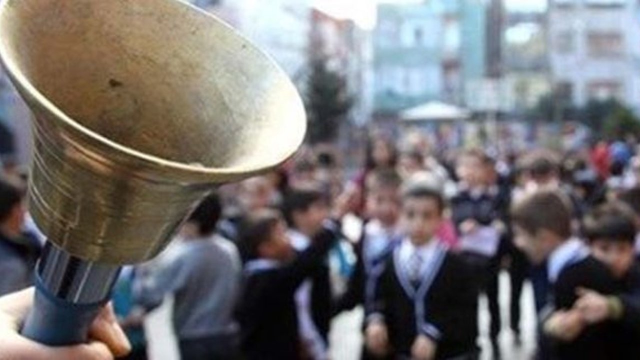 1 Nisan Pazartesi günü okullar tatil