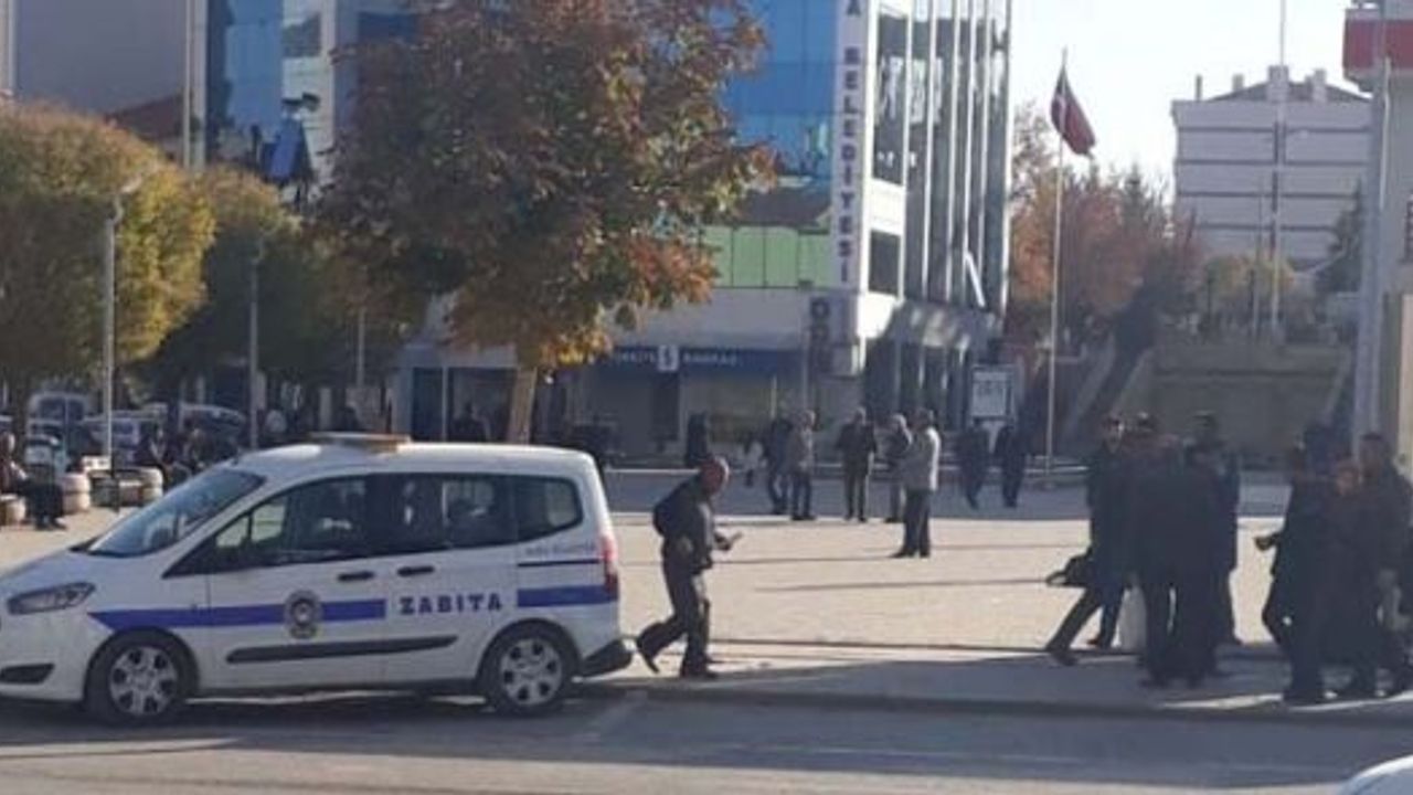 Esnaf Cumhuriyet Meydanına polis istiyor