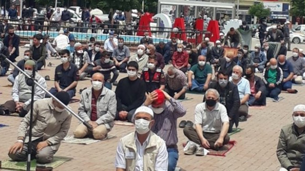 Alaca'da ilk Cuma namazı kılındı