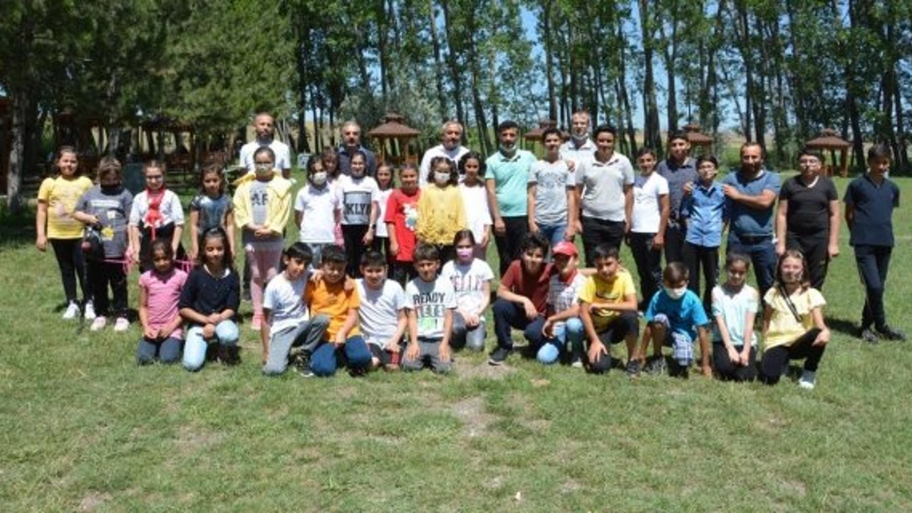 Öğrenciler Veli Çayırı’nda bir araya geldi