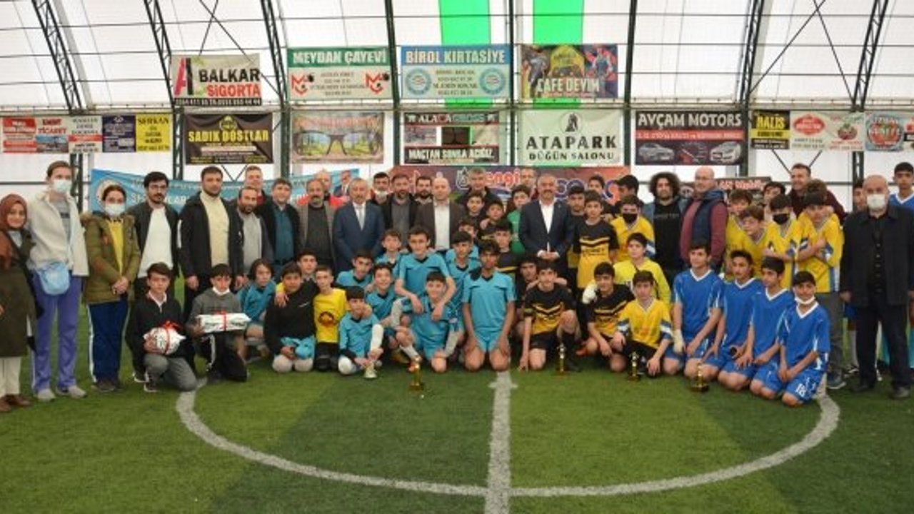 Okullar arası futbol turnuvasının kazananı İmam Hatip