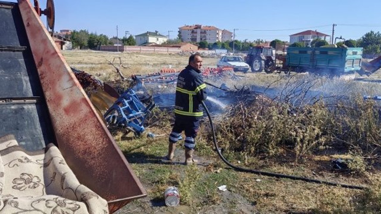 Çakmakla oynayan çocuklar yangına neden oldu