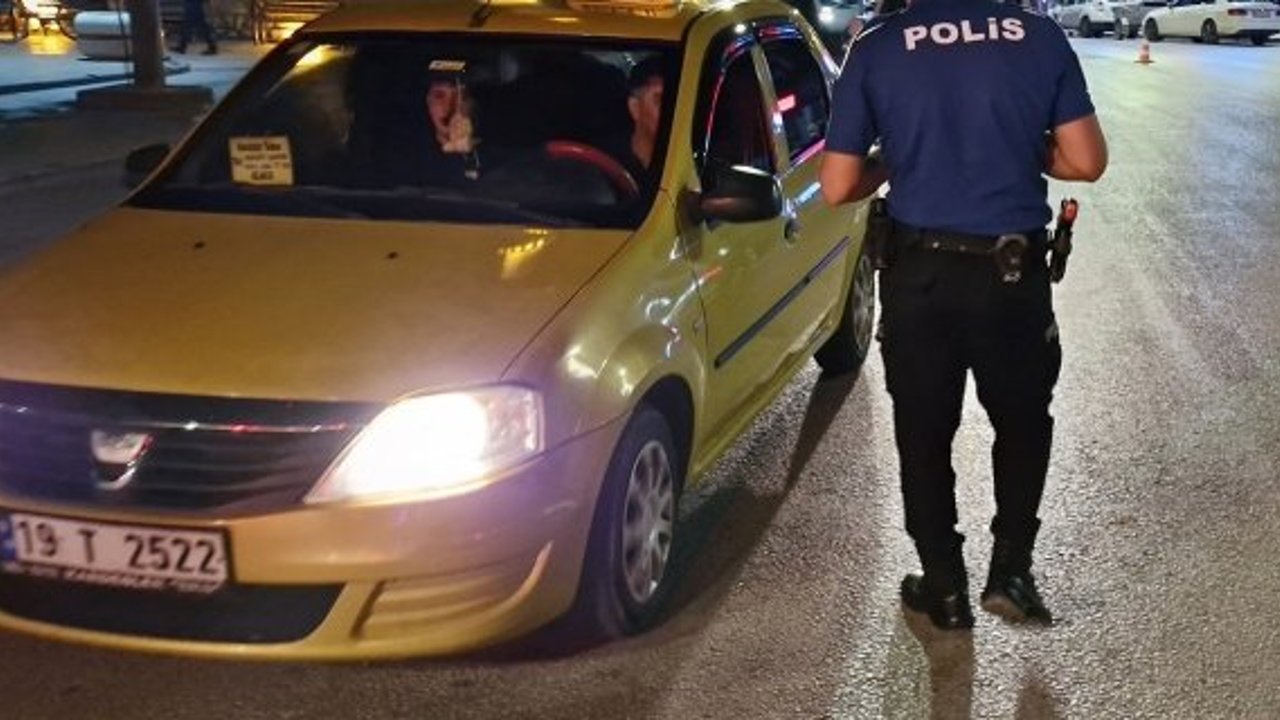 Polisten huzur uygulaması: 3 araç trafikten men edildi