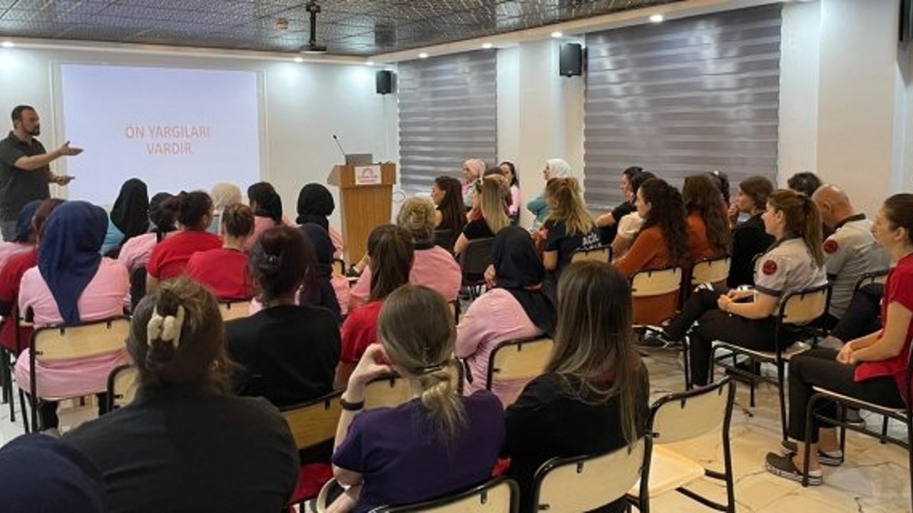 Çorum Özel Hastanesi'nde Sağlık Çalışanlarına Hasta ve Hasta Yakınlarıyla İletişim eğitimi