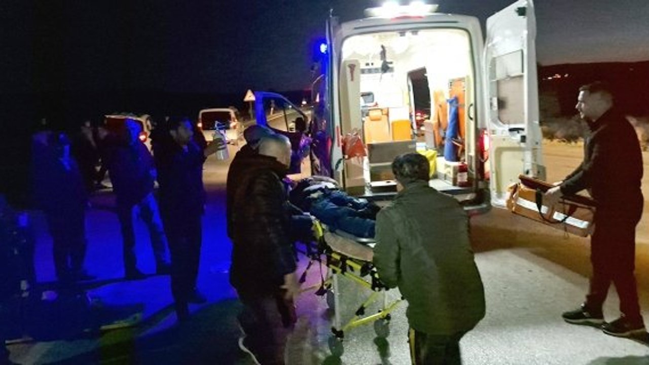 Minibüs ile cip çarpıştı: 3 yaralı