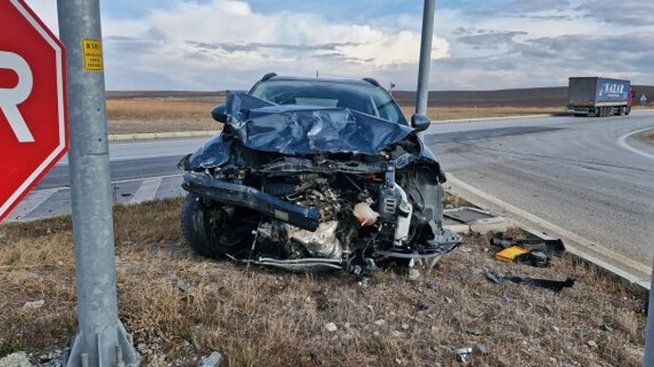 Aşırı hız ve dikkatsizlik kazayı beraberinde getirdi: 4 yaralı