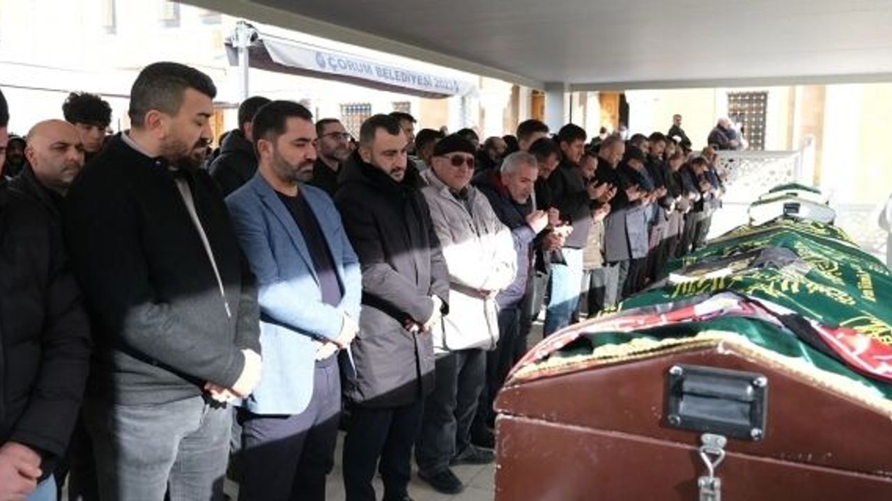 Alaca'daki kazada hayatını kaybeden baba ve oğlu toprağa verildi