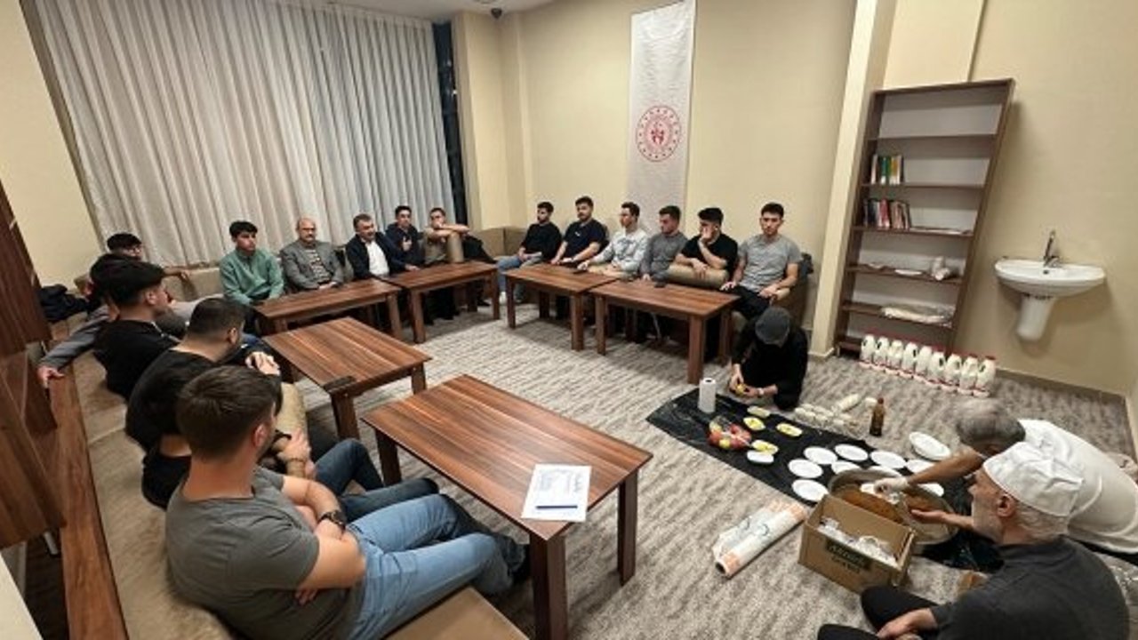 İlçe Müftülüğü tarafından KYK yurdunda sohbet düzenlendi