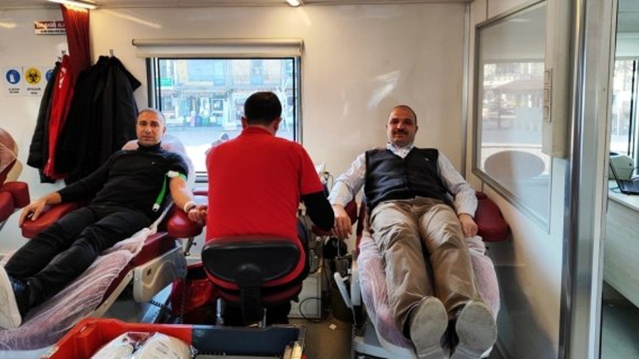 AK Parti Alaca İlçe Başkanı Gürsoy’dan kan bağışı kampanyasına destek