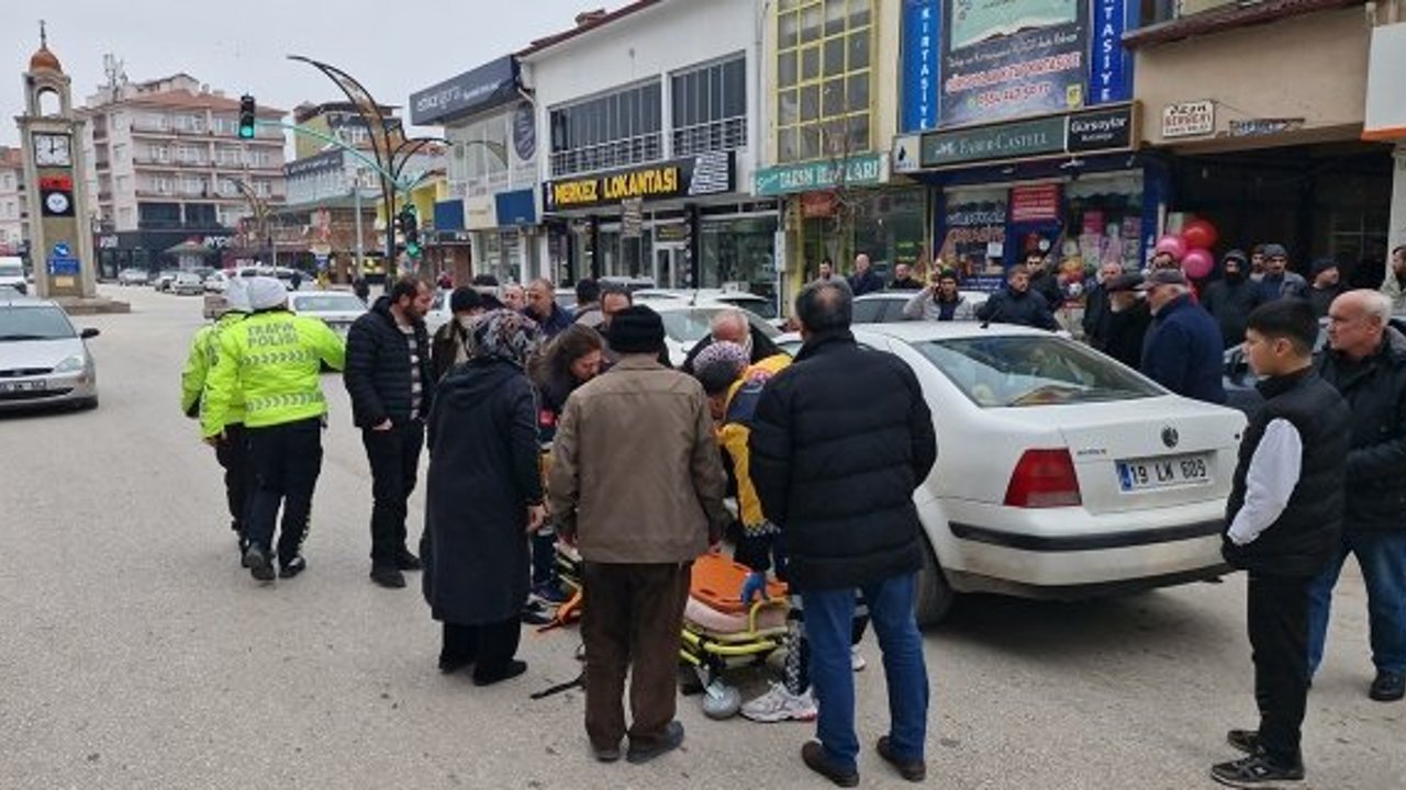 Alaca'da iki otomobil çarpıştı: 1 yaralı