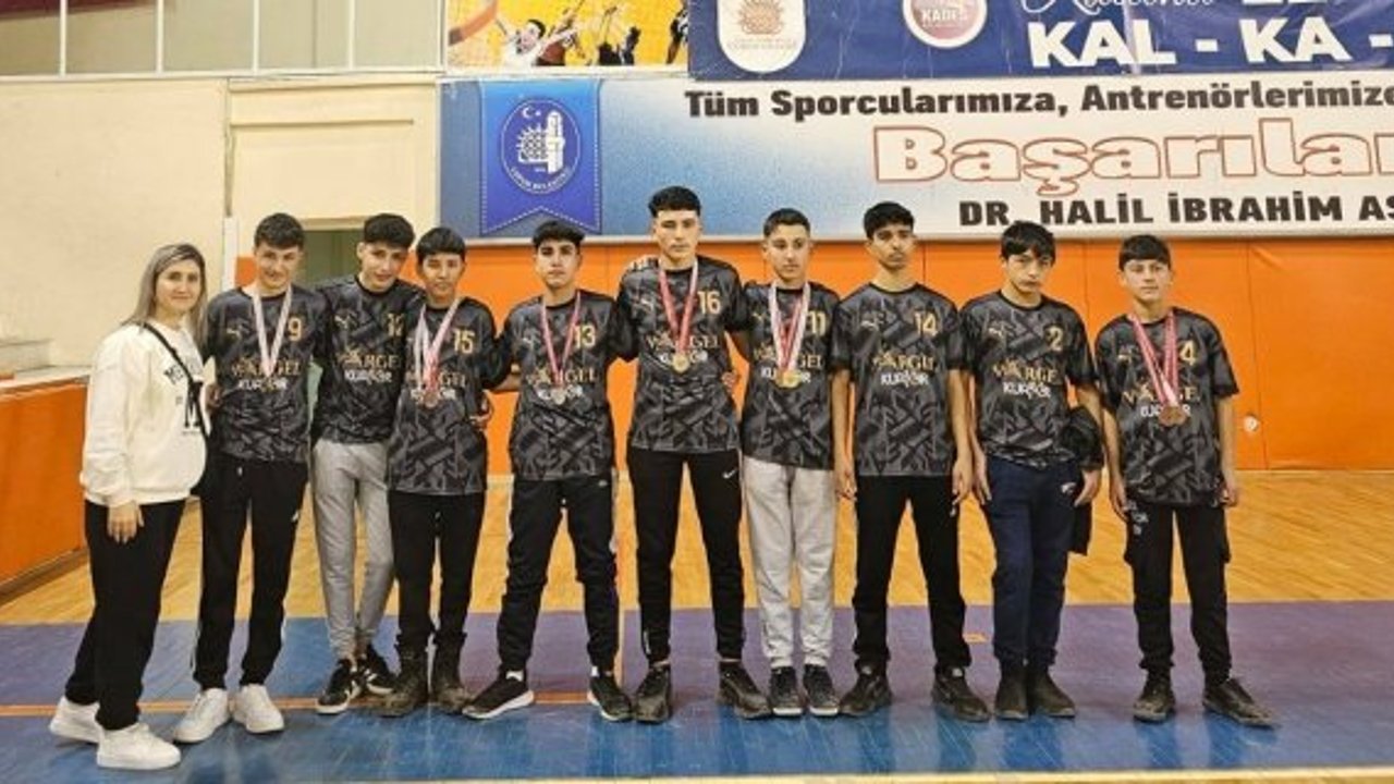 Alacalı öğrencilerden bilek güreşinde büyük başarı: Çorum’u temsil edecekler