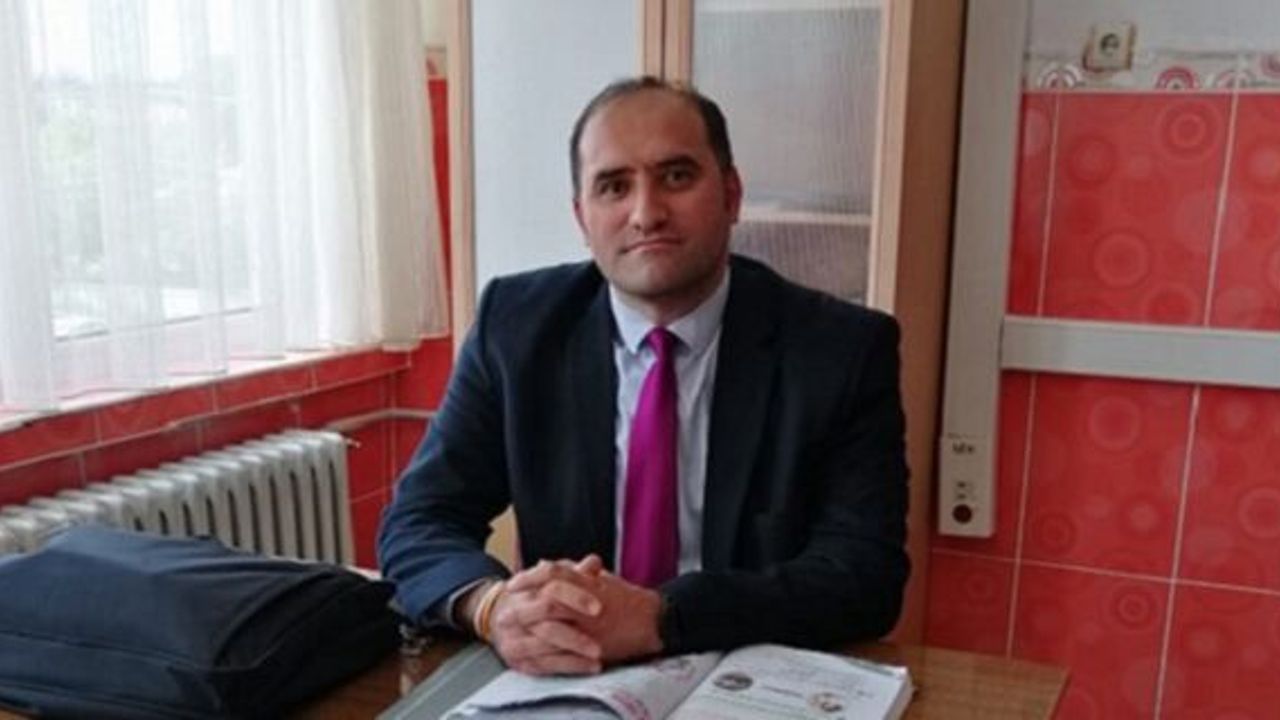 Alacalı Uzman İngilizce Öğretmeni Serkan Şener’in yeni kitabı çıktı