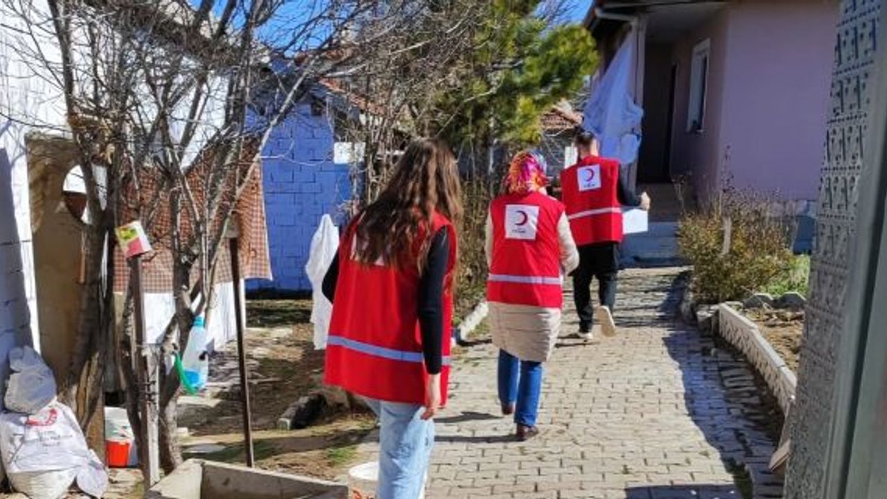 Yardım kolileri kapı kapı gezilerek ihtiyaç sahibi ailelere ulaştırıldı