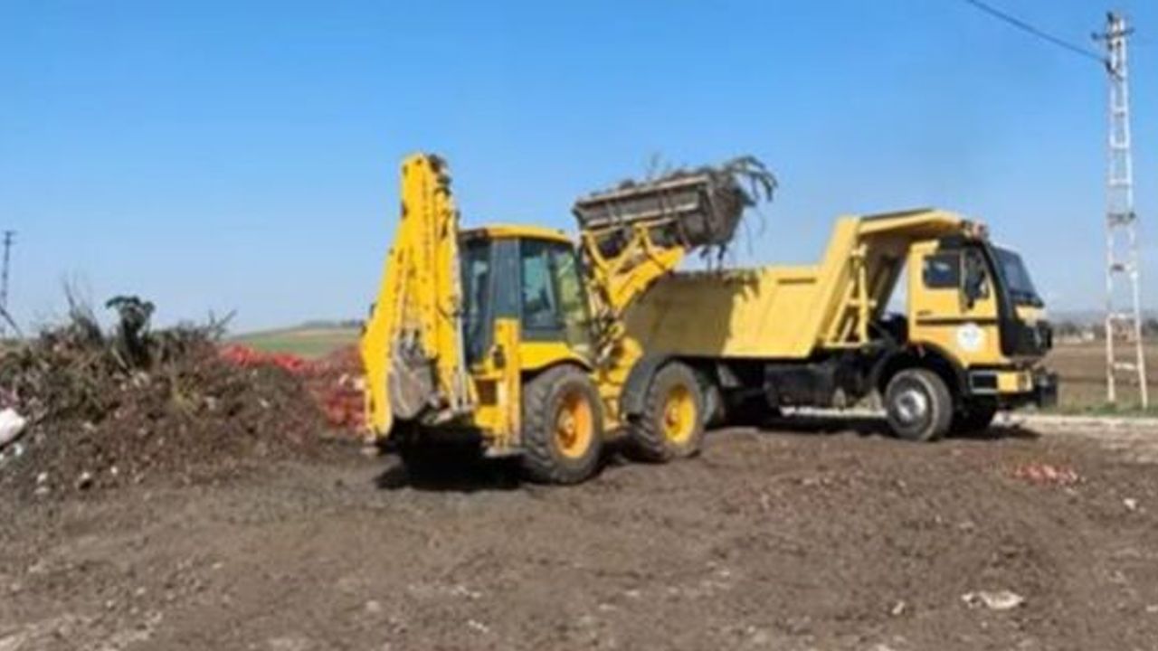 Alaca’da tonlarca çürük soğan kepçelerle temizlendi