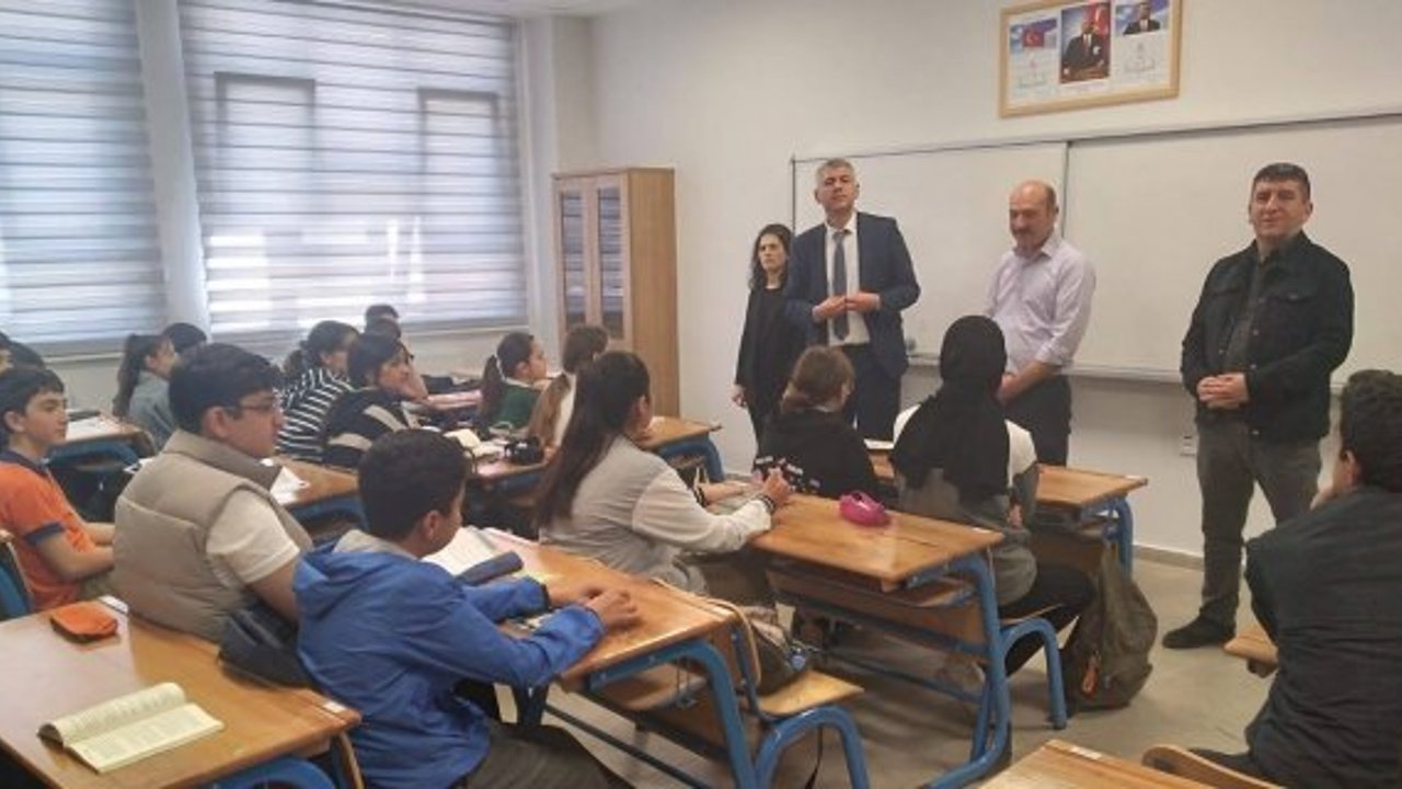 Şahin, LGS’ye girecek 8.ci sınıf öğrencilerini ziyaret etti