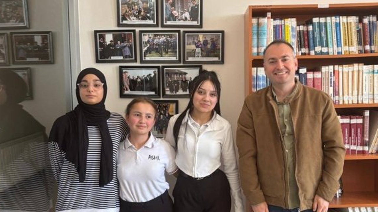 Kaymakamlık Kütüphanesi’nde Anlamlı Proje: Atatürk’e Özel Fotoğraf Köşesi