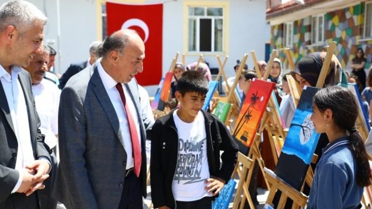 Büyükhırka Köyü'nde renkli sergi: Minik eller sanatla buluştu