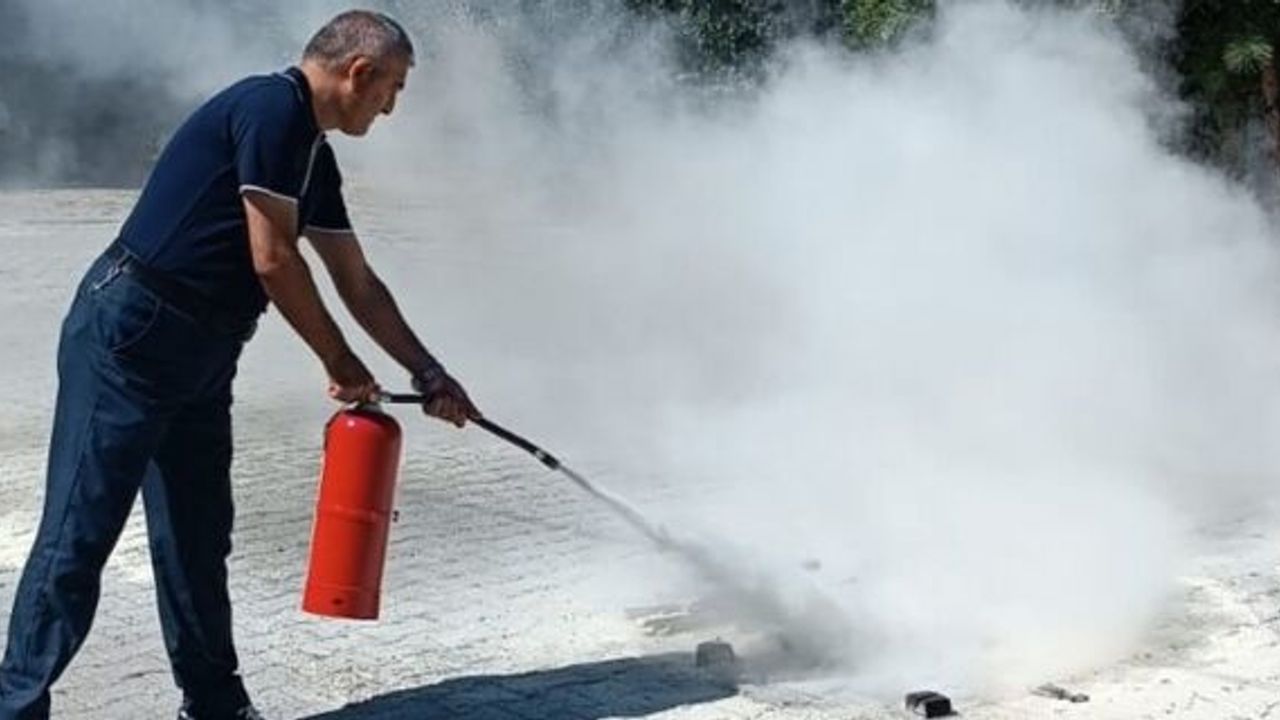 Alaca'da tarım personeline yangın eğitimi ve tatbikat: Bilinçli müdahale hayat kurtarır
