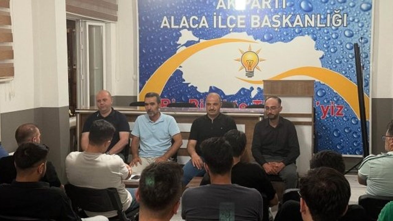 Alaca’da partililer bir araya geldi: Teşkilat çalışmaları masaya yatırıldı