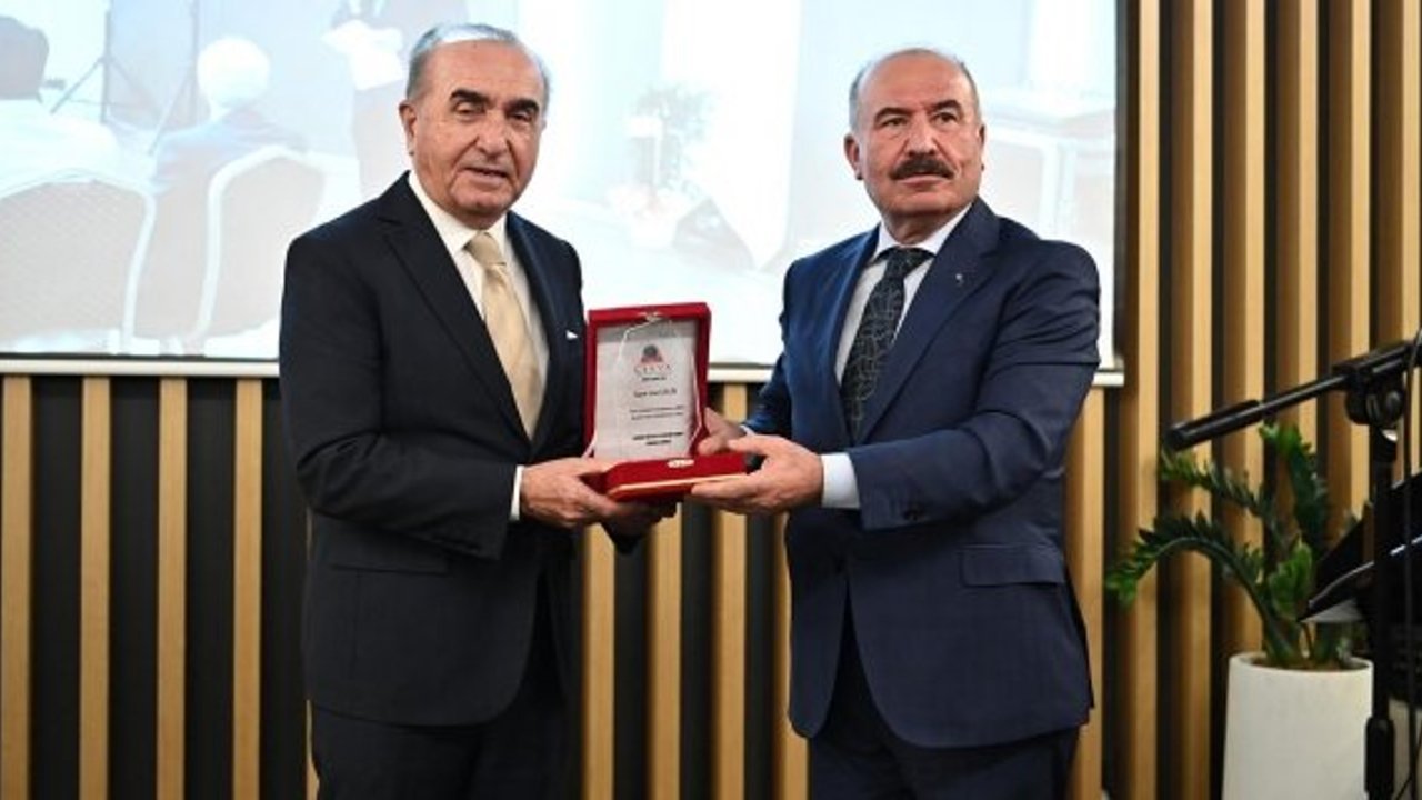 Alacalı hemşehrimiz Avni Çelik’ten örnek hamle: Başarılı öğrencilere özel burs fonu kuruldu