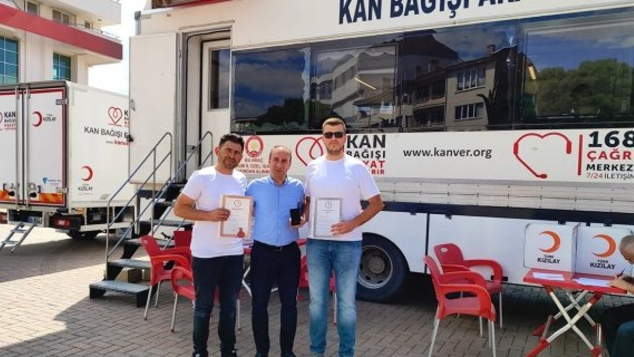 Kızılay’dan bağışçılarına madalya ve teşekkür belgesi