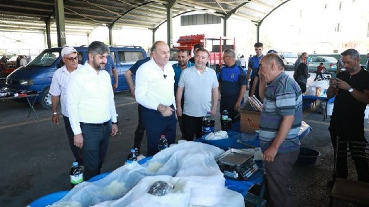 Alaca’da dikkat çeken buluşma: Başkan Arslan’dan pazar çıkarması