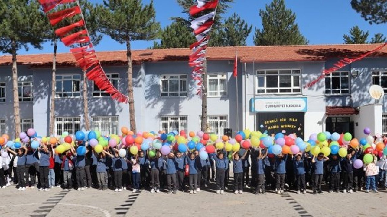 Alaca’da İlköğretim Haftası büyük coşkuyla kutlandı