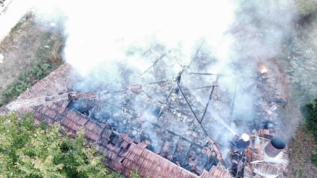 Alaca'da tandırlık alevlere teslim oldu
