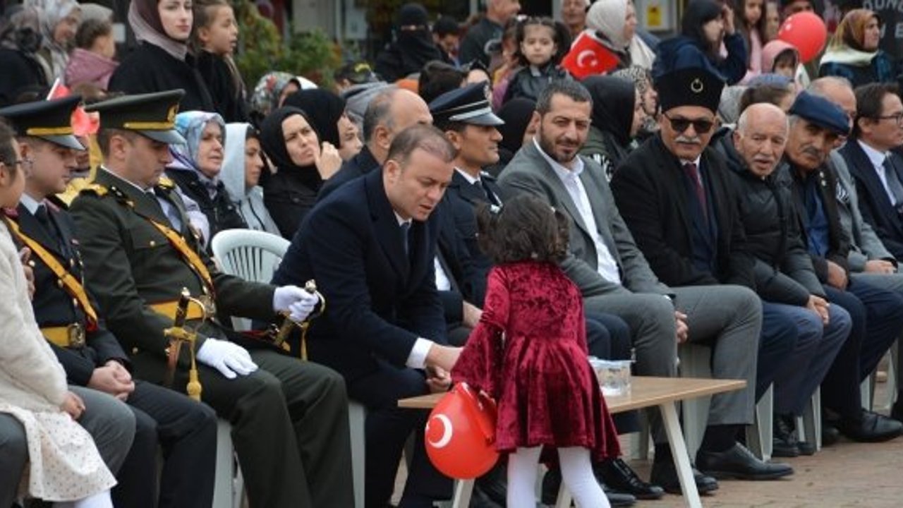 Kaymakam Dinçer gönülleri kazandı: Küçük öğrenciye büyük nezaket