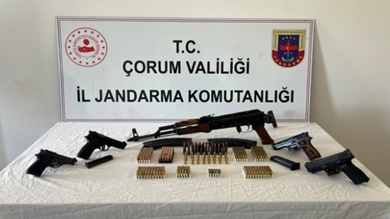 Alaca'da kalaşnikoflu kaçak silah operasyonu