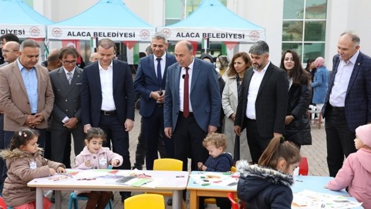 Alaca’da Minik Kalplerden Filistin’e destek kermesi