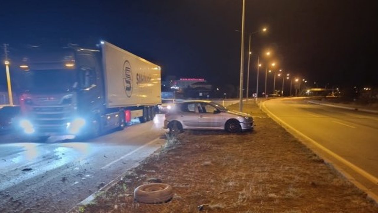 Araç refüje çıktı: Kazada 2 kişi yaralandı