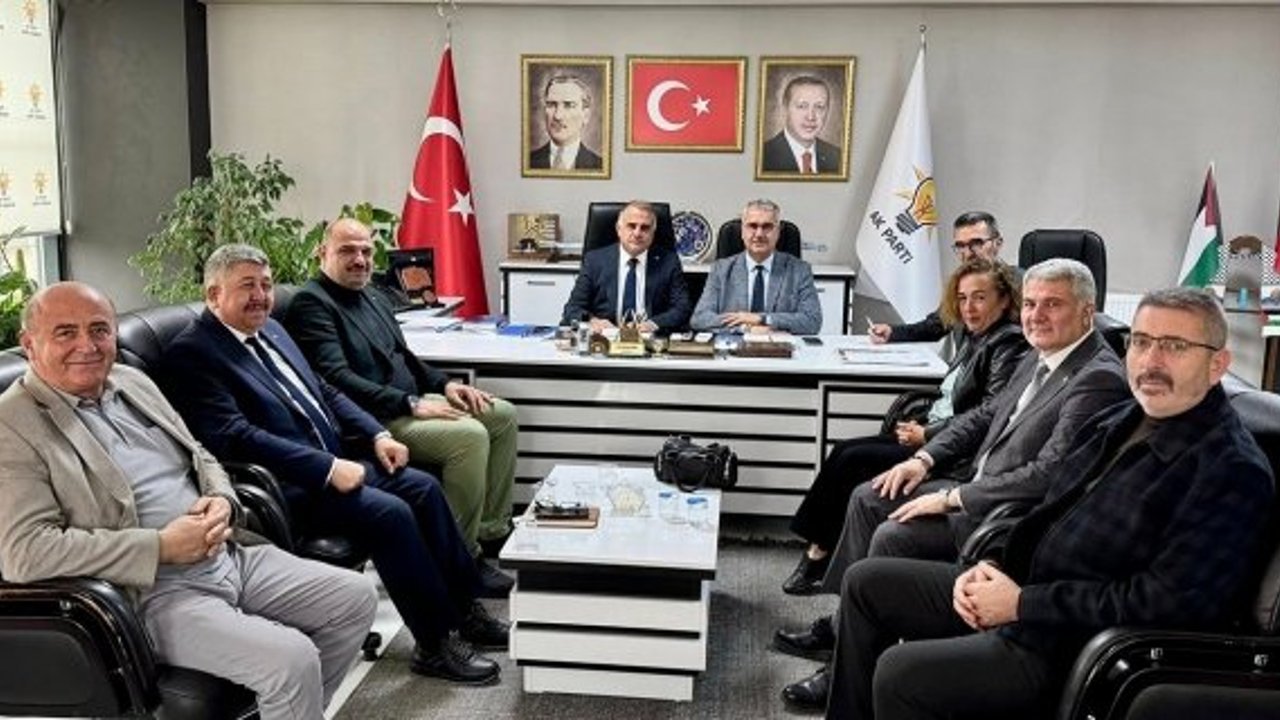 AK Parti'de İlçe Başkanları ile bir araya gelindi