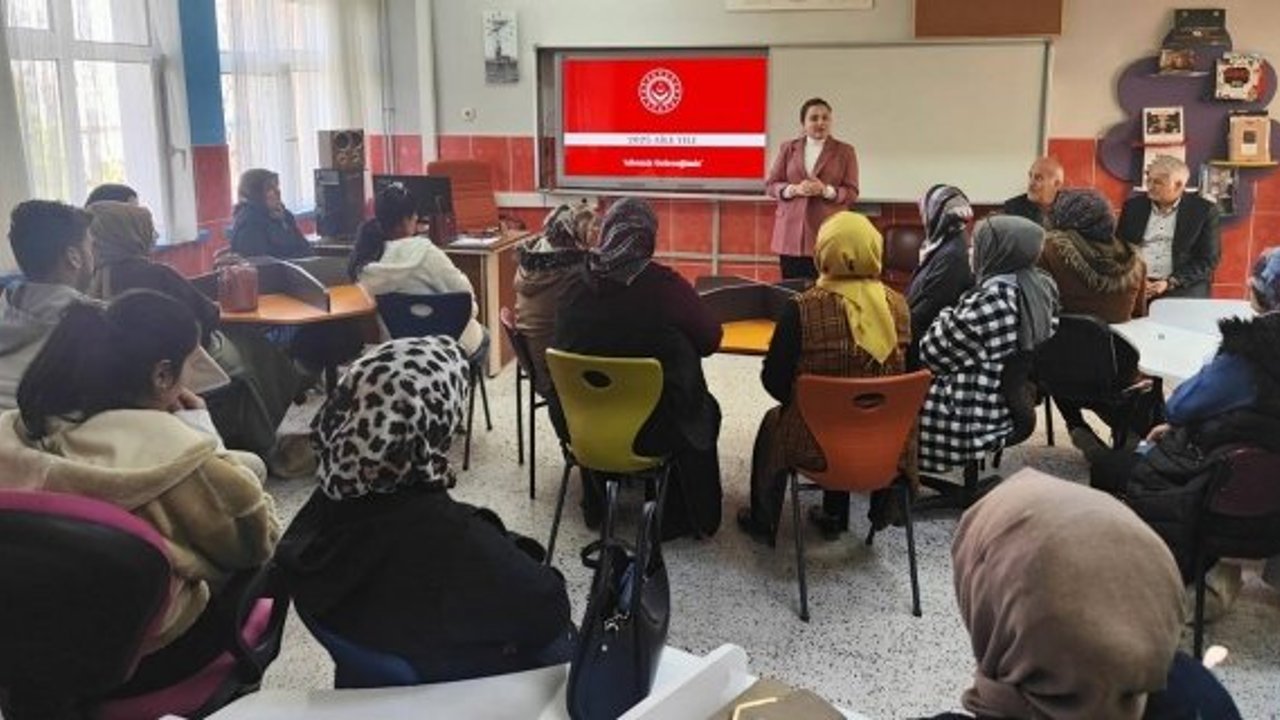 Alaca Sosyal Hizmet Merkezi’nden velilere yönelik 'Farkındalık ve Mahremiyet' eğitimi