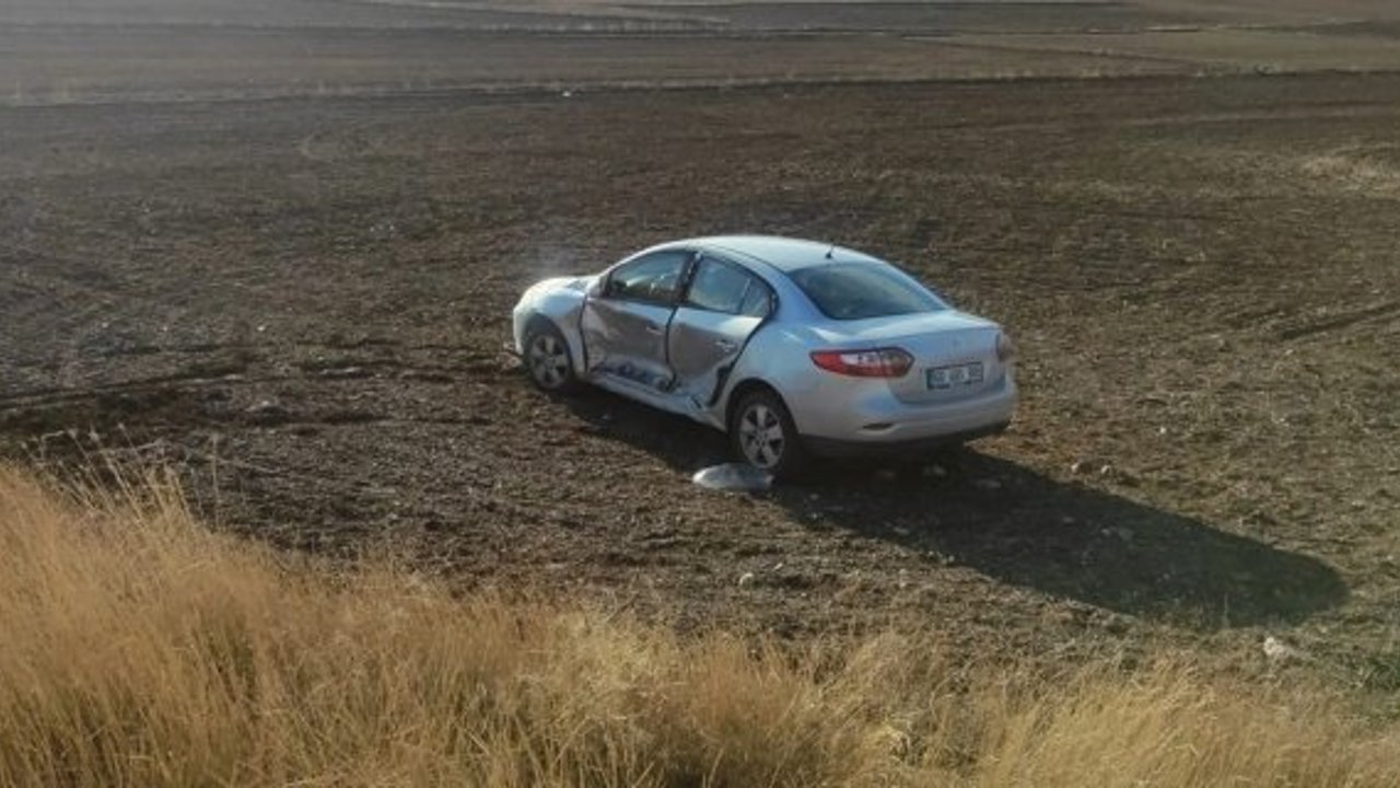 İki araç burun buruna çarpıştı: Yaralılar hastanede